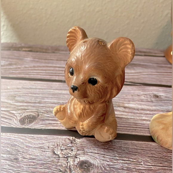 Adorable Vintage Bear & Tree Stump Salt & Pepper set marked Japan - Picture 5 of 9